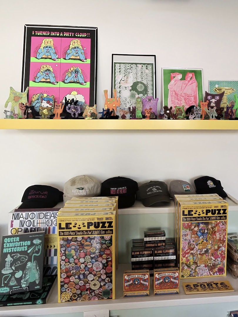 Dale Zine: clear display of shop products