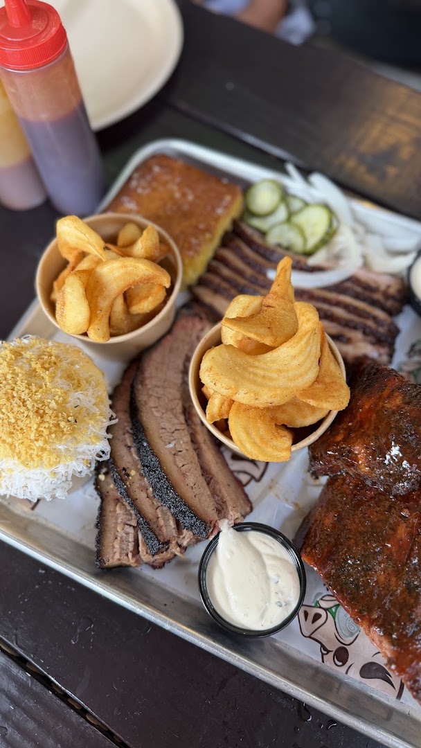 Drinking Pig BBQ: appetizing, high-quality food photography