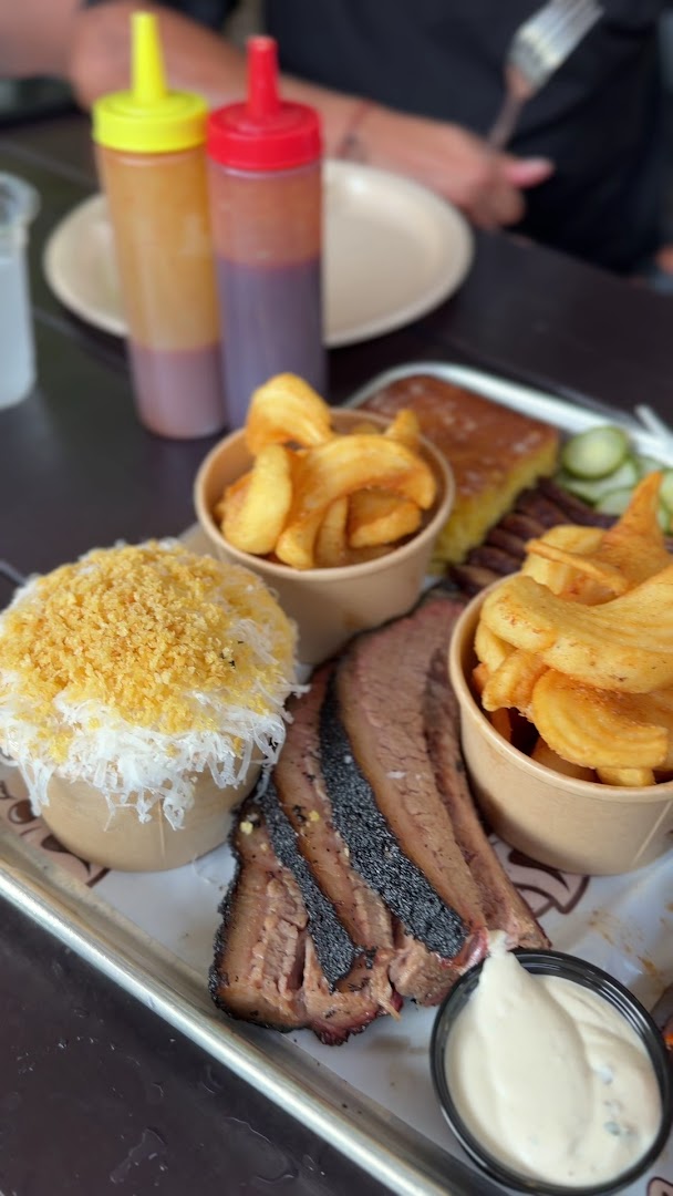 Drinking Pig BBQ: appetizing, high-quality food photography