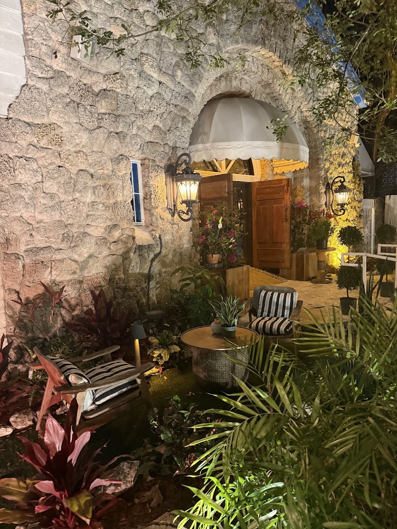 Eos Garden: attractive and inviting restaurant exterior