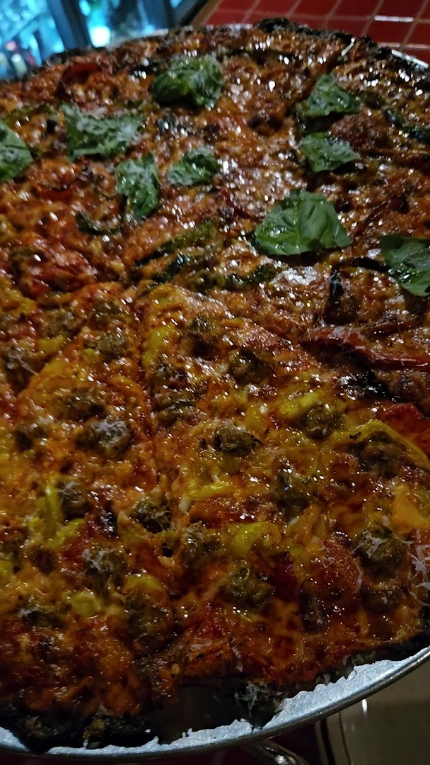 Fratesi's Pizza: appetizing photo of restaurant pizza