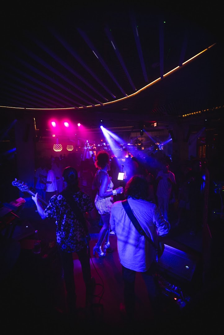 On & On: lively bar atmosphere well
