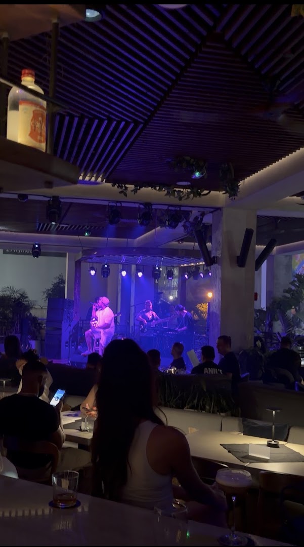 On & On: venue atmosphere and performance