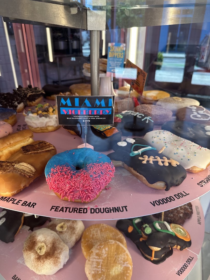 Voodoo Doughnut: clear display of featured products