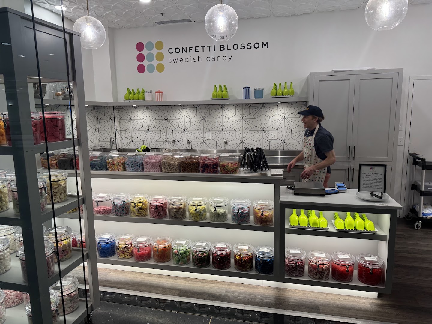Confetti Blossom: clear, professional shop interior photo