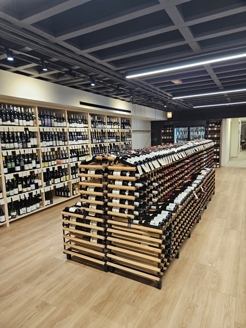 Backroom Wines: clear view of wine selection