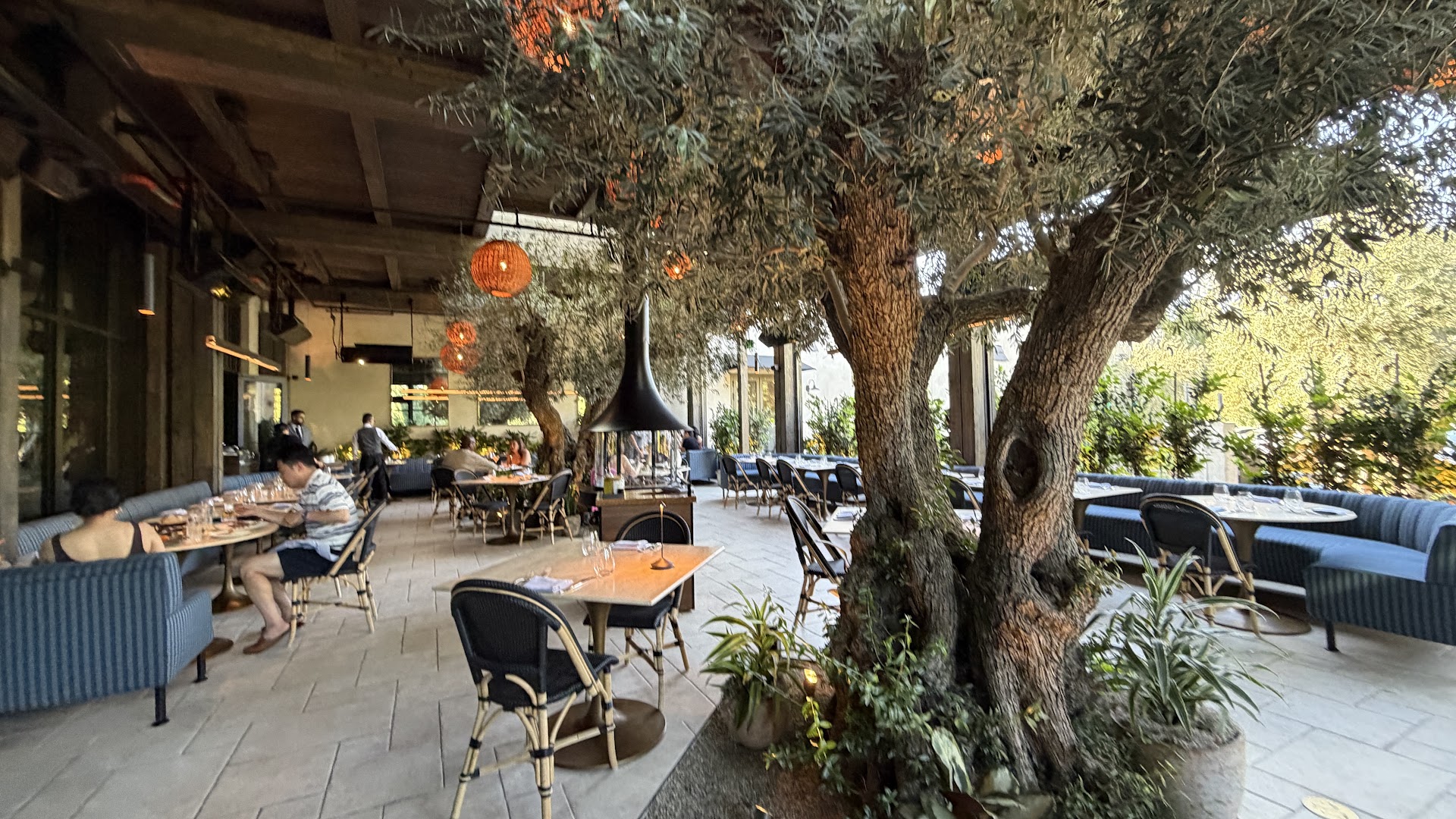 BOA Steakhouse: beautiful restaurant terrace atmosphere