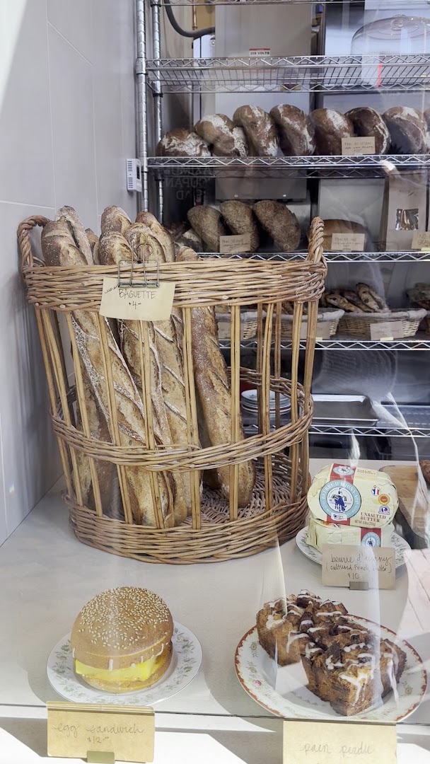 Moulin: appetizing display of fresh products