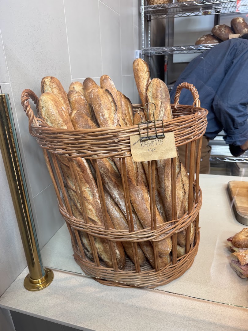 Moulin: appetizing display of fresh bread