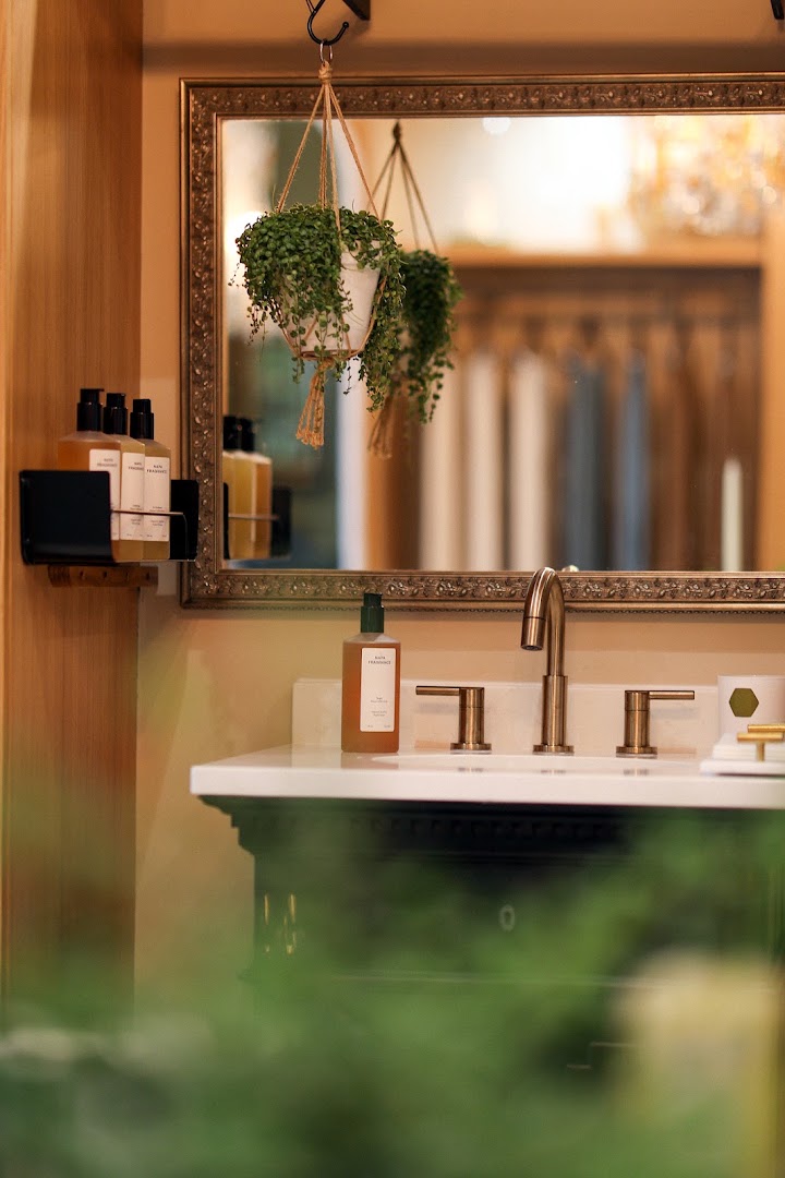 Napa Fragrance: professional product display and atmosphere
