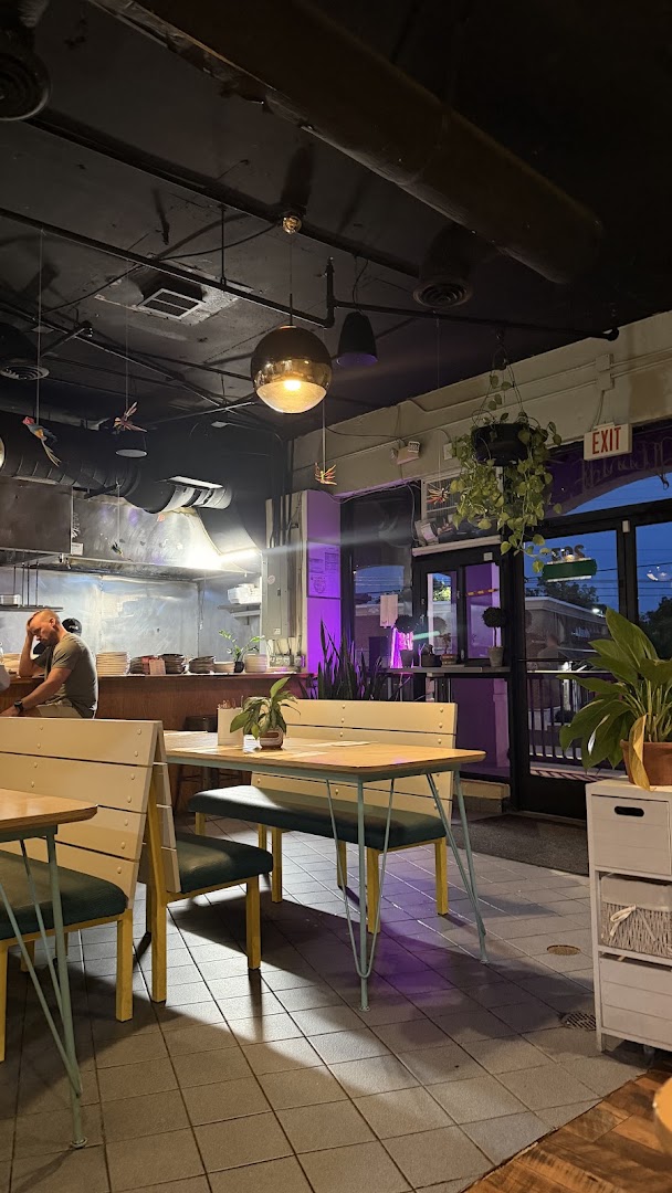 Alebrije: clear shot of restaurant interior