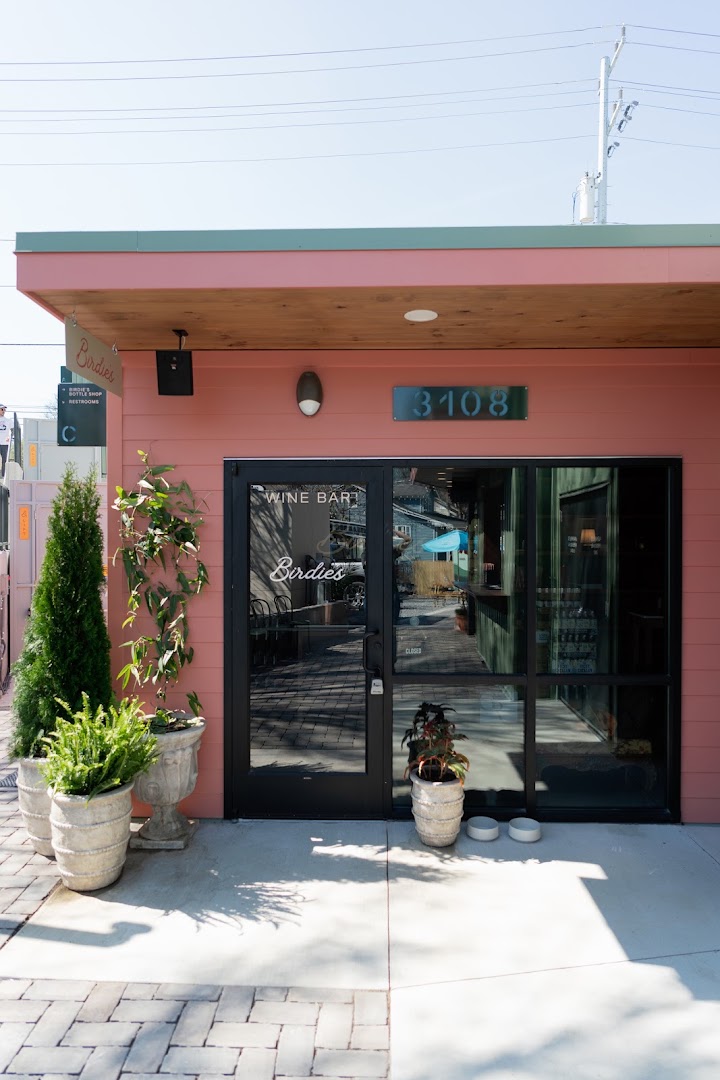 Birdie's: clear, professional exterior shot
