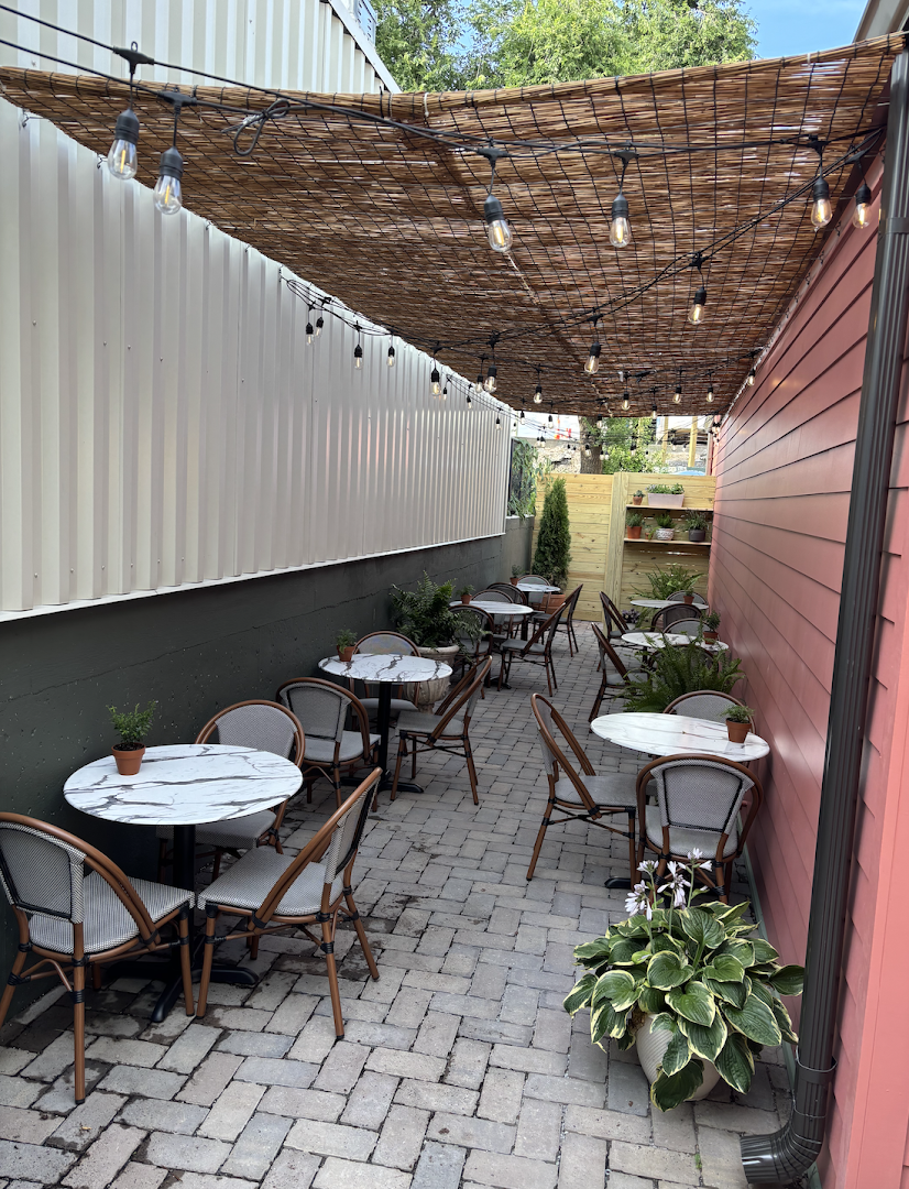 Birdie's: inviting and well-lit patio space