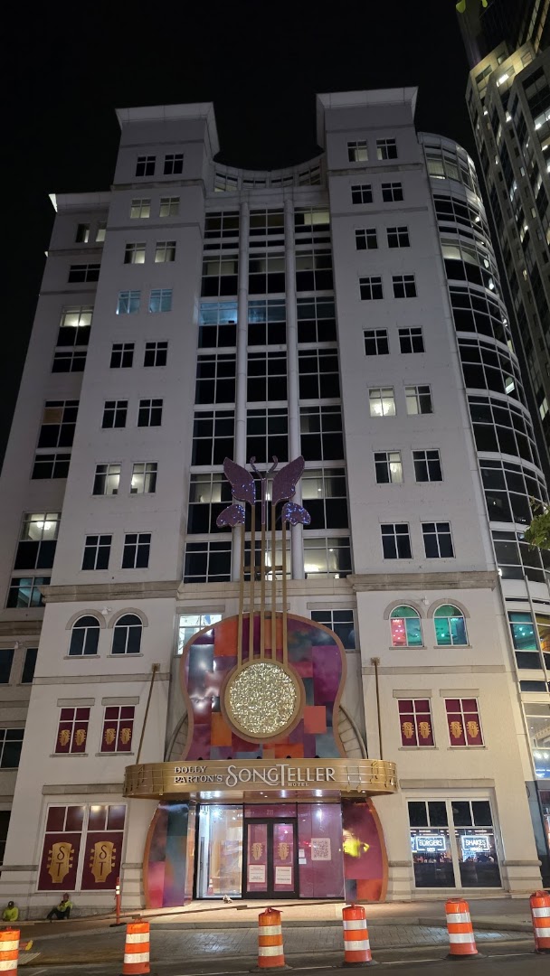 Dolly Parton's SongTeller Hotel: clear exterior shot of hotel