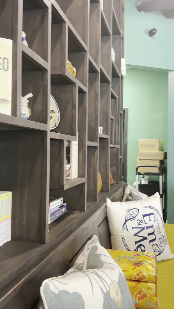 Em & Me Cafe: venue interior and atmosphere