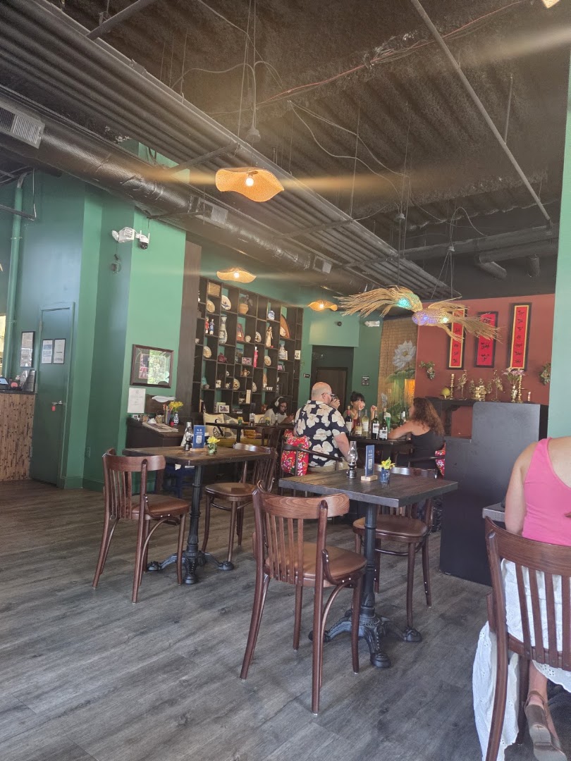 Em & Me Cafe: clear shot of venue interior