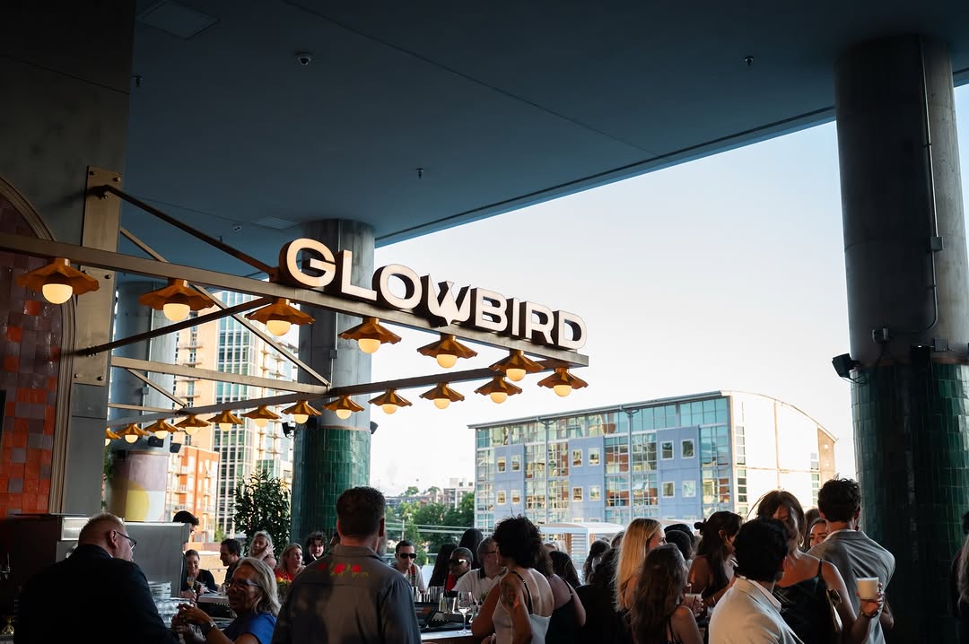 Glowbird: inviting atmosphere with clear branding