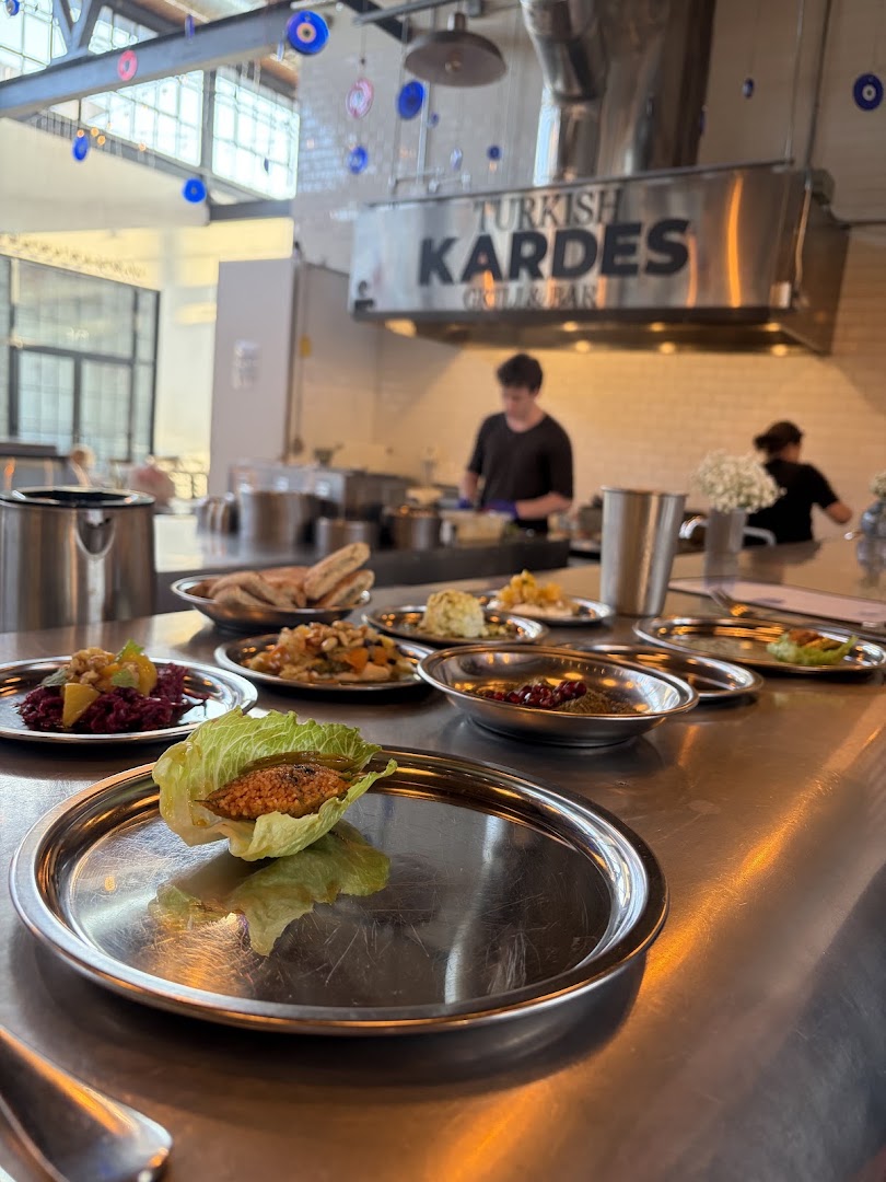 Kardes: appetizing food and venue atmosphere