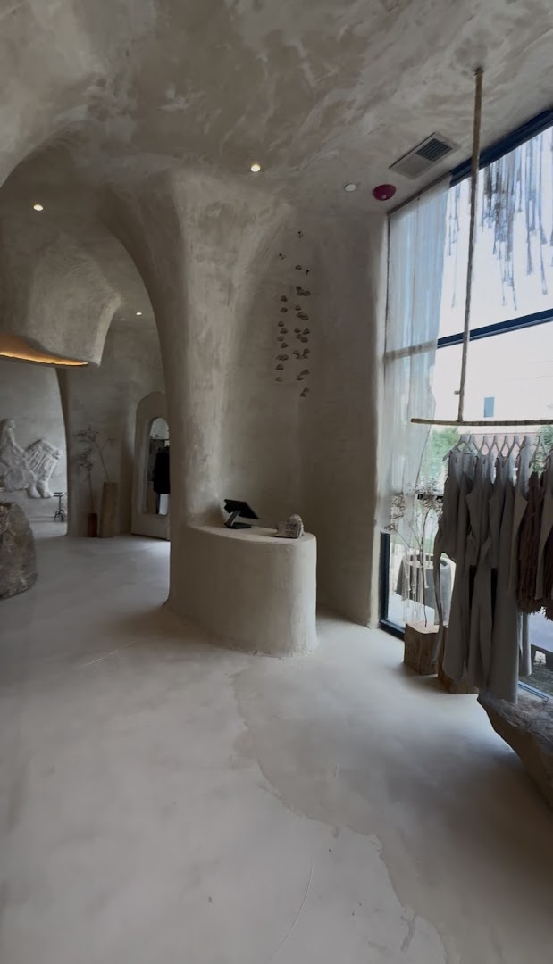 Leo Vas: high quality interior shop photo