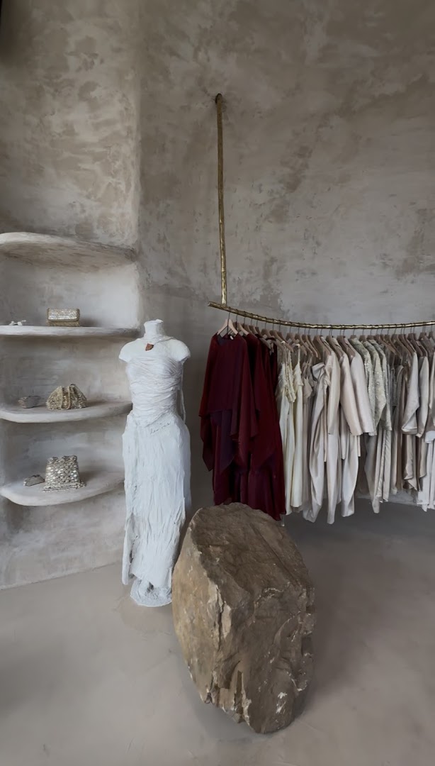 Leo Vas: high quality shop interior display