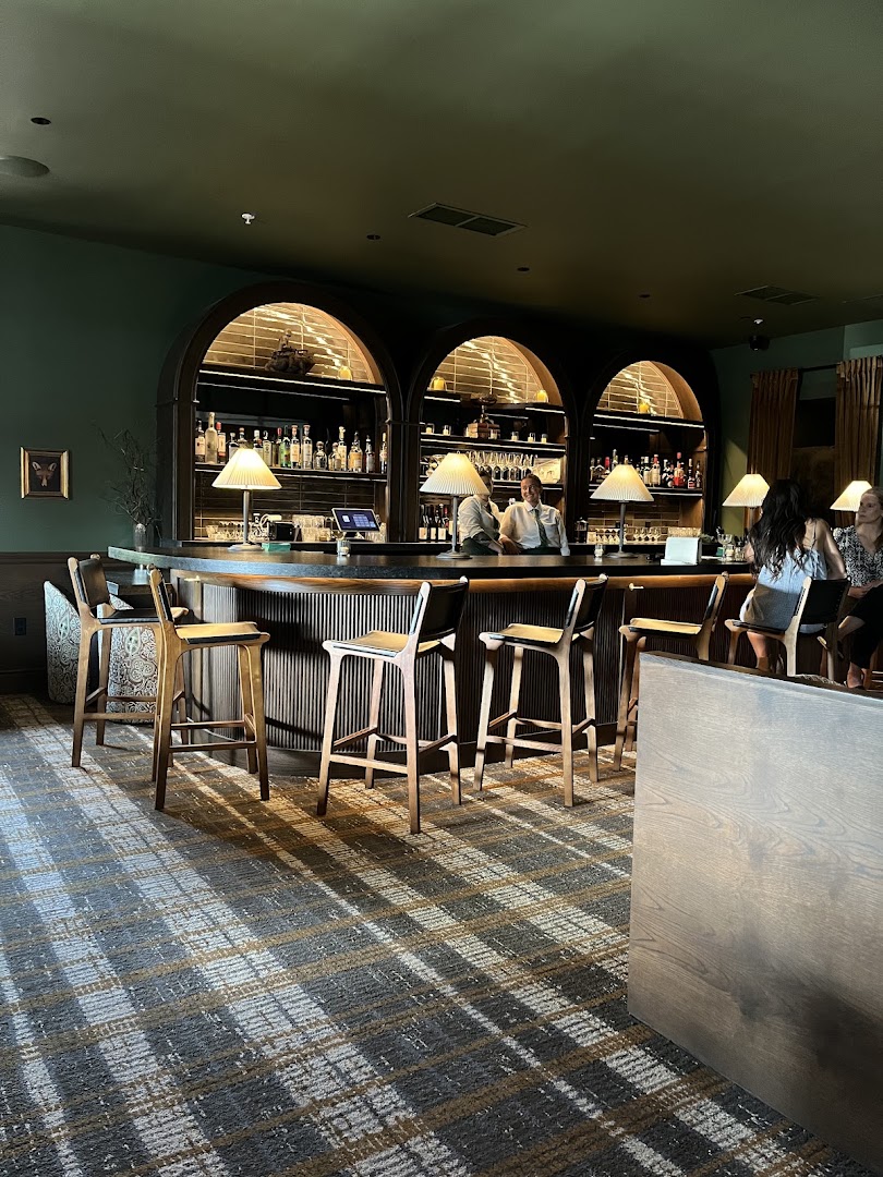 Lion's Share: inviting atmosphere and professional composition