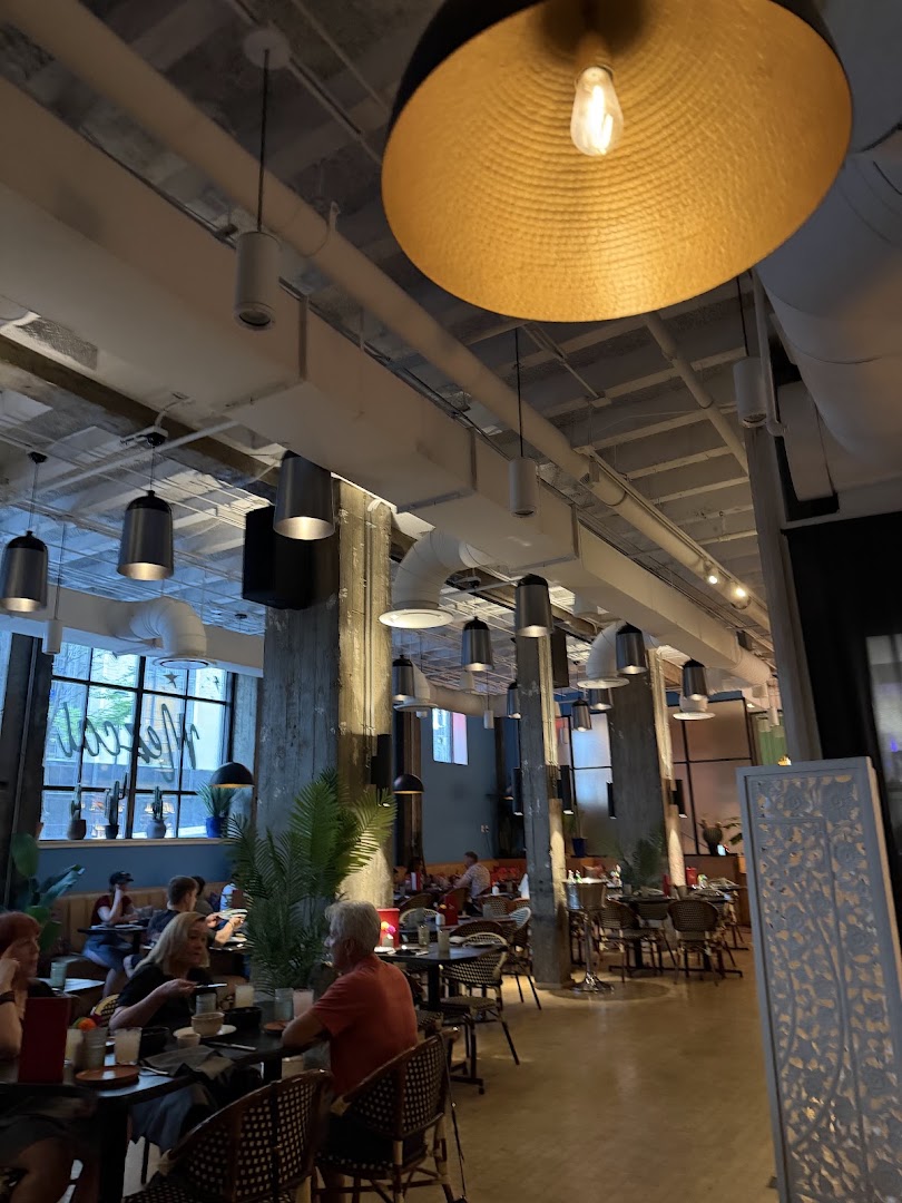 Lona: inviting restaurant atmosphere
