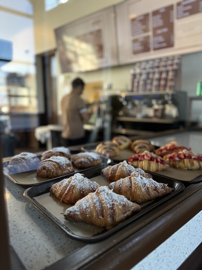 Olala Cafe: appetizing display of fresh pastries