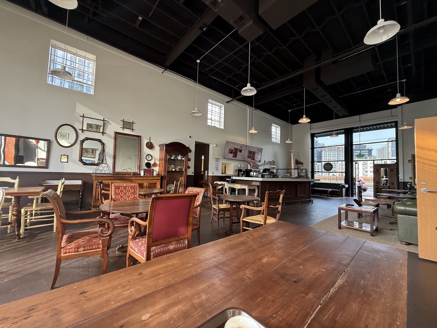 Olala Cafe: clear, inviting interior atmosphere