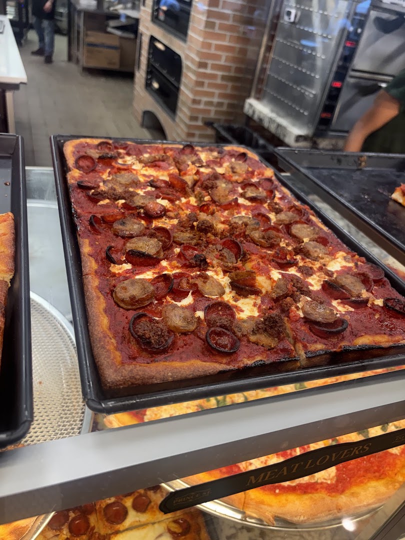 Prince St. Pizza: appetizing photo of fresh pizza