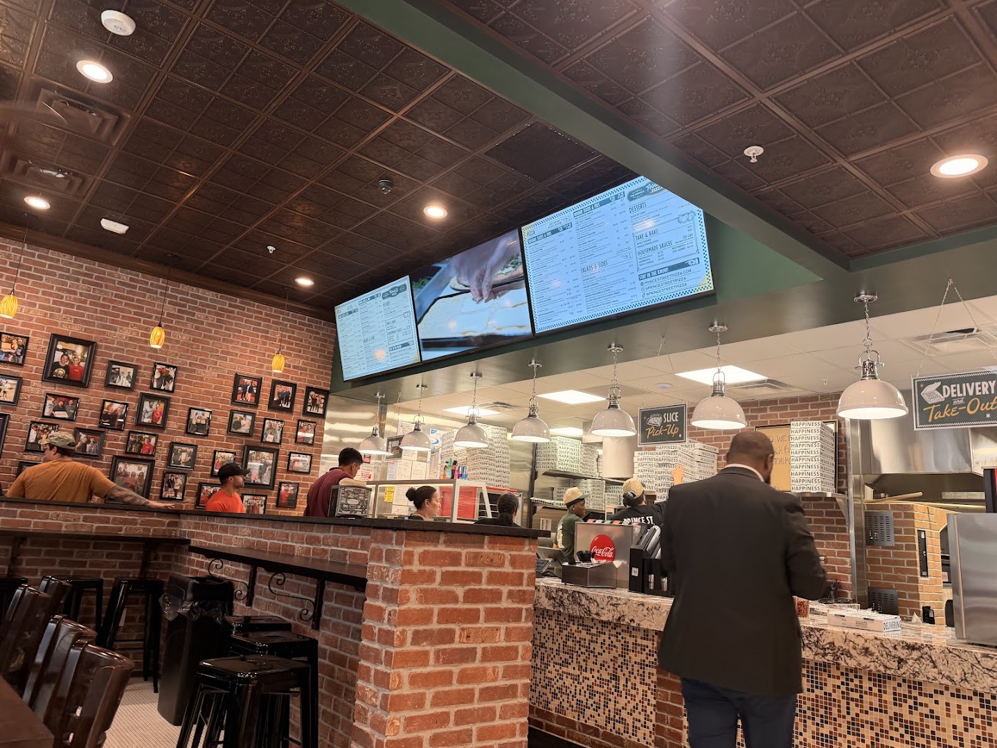 Prince St. Pizza: clear interior shot of restaurant