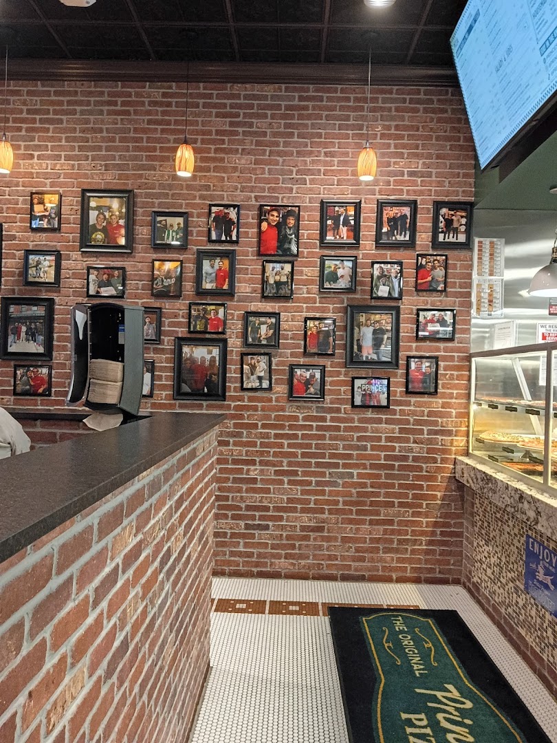 Prince St. Pizza: clear photo of restaurant interior