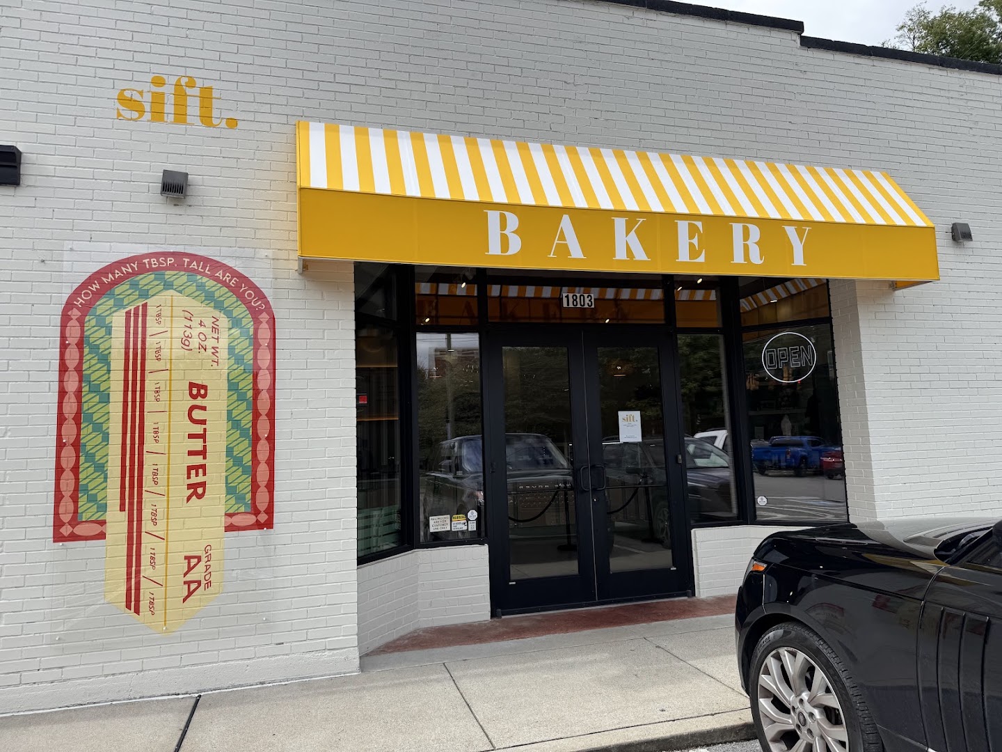 Sift: clear photo of storefront exterior