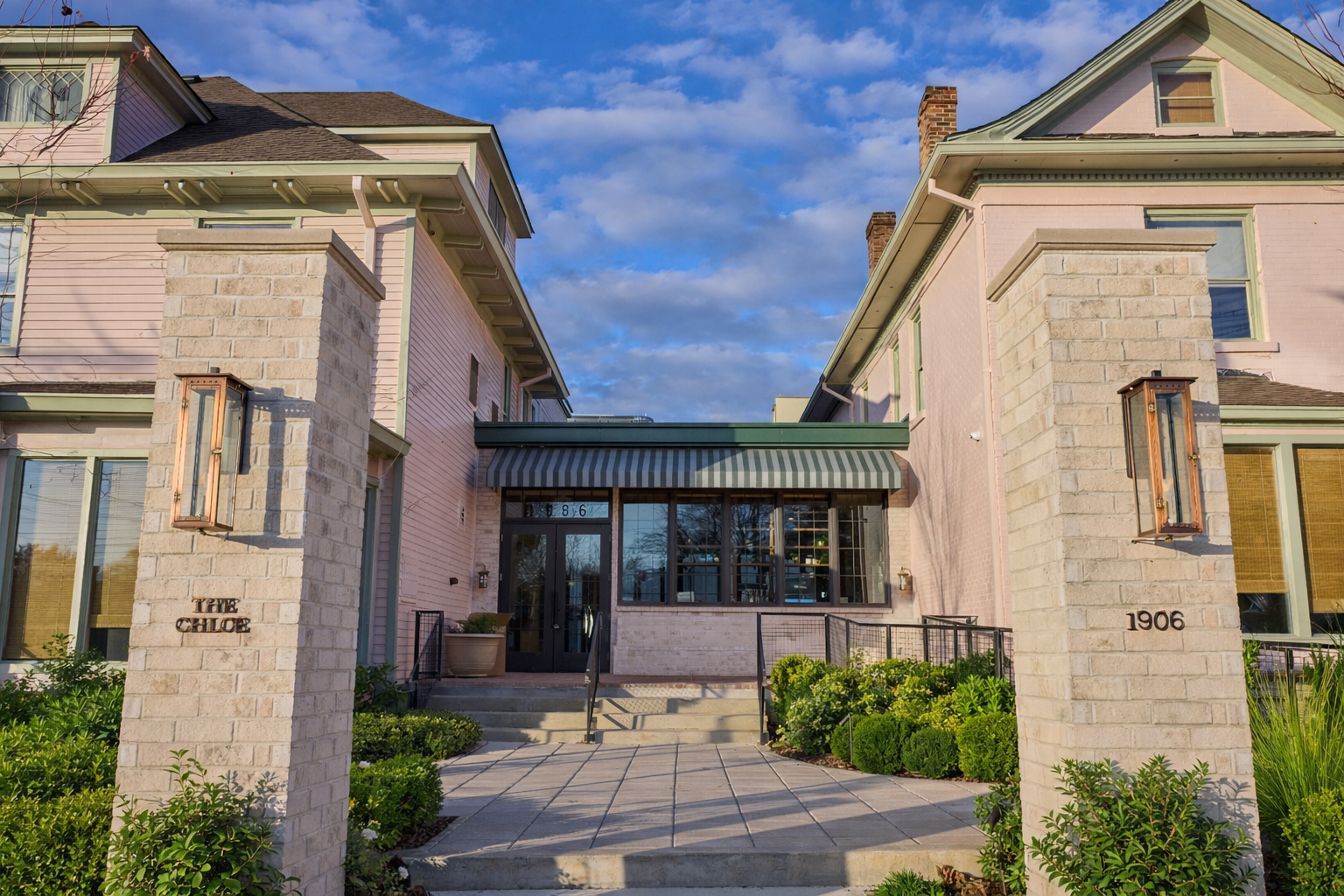 The Chloe Nashville: professional exterior shot of hotel