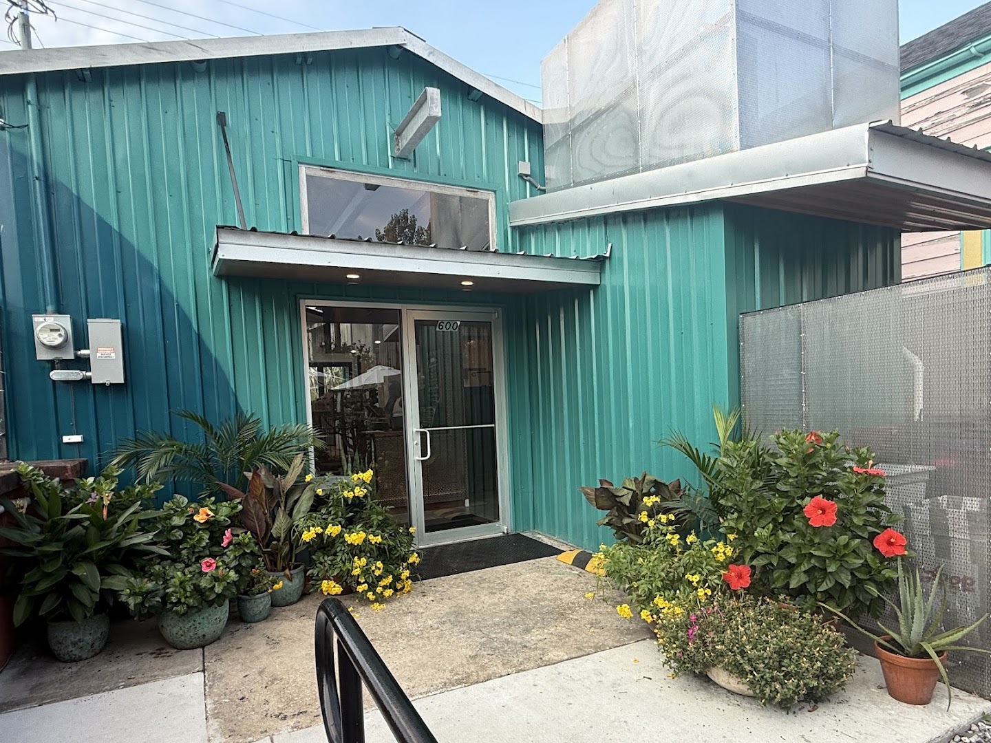 Applied Arts Coffee: clear, inviting exterior shot