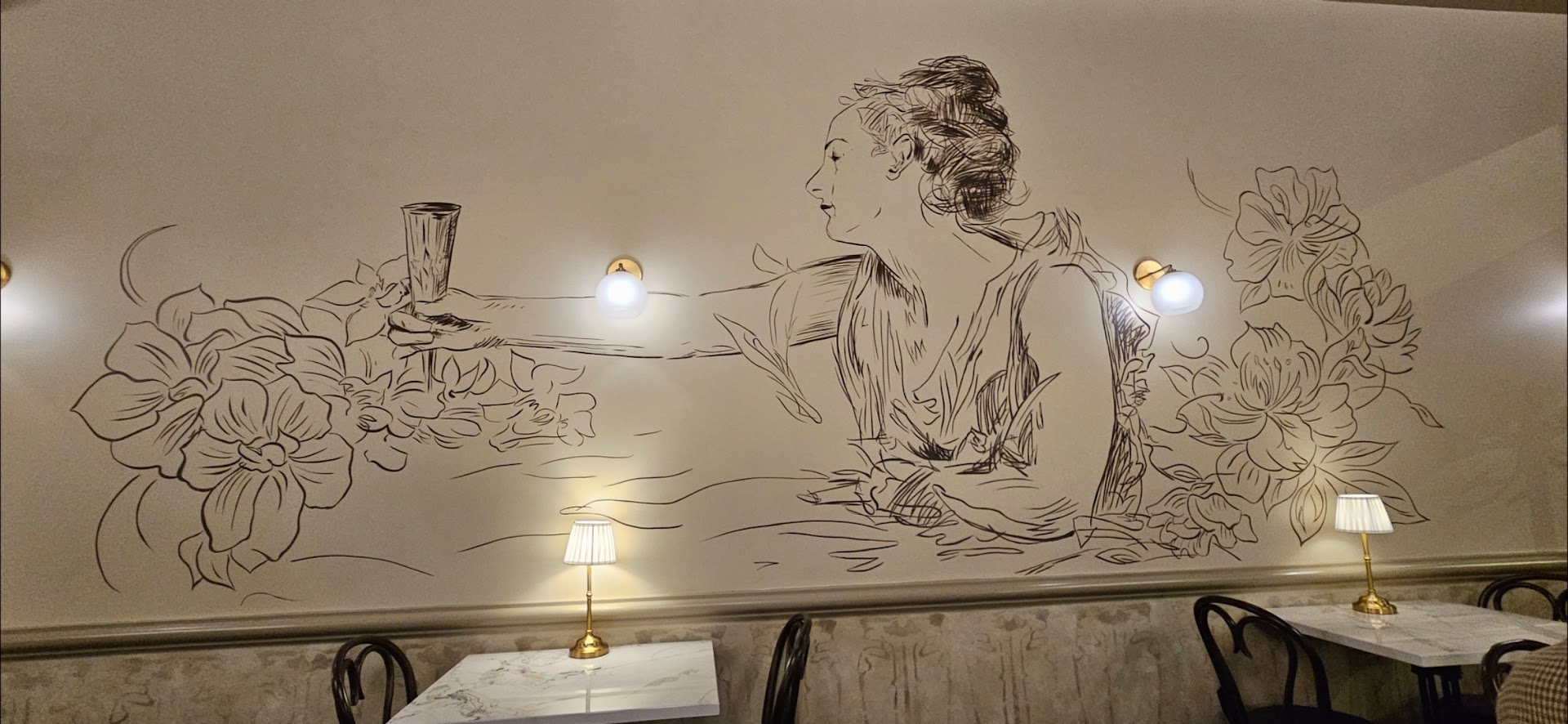 Avegno: attractive interior mural and atmosphere