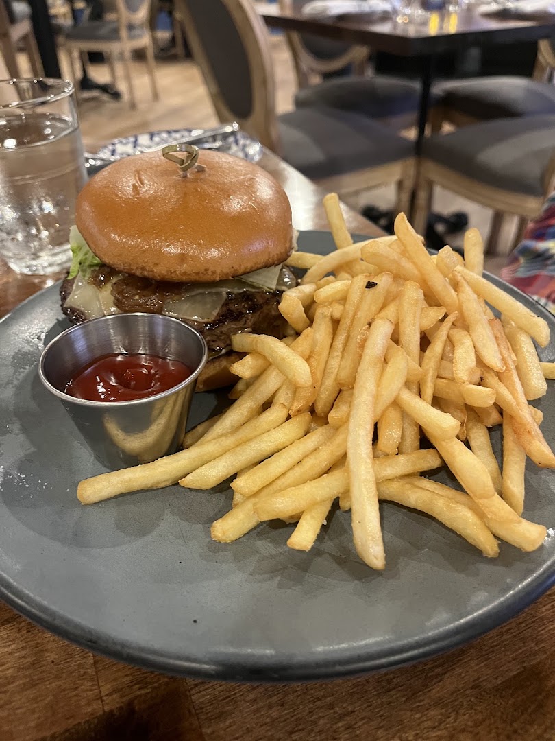 Charmant: appetizing photo of restaurant food