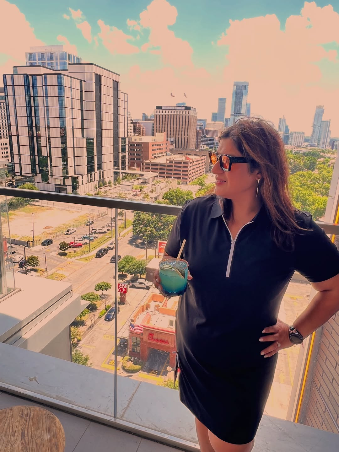 Fifi Parée: atmosphere and city view