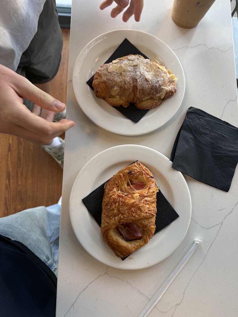 High Grinds: clear photo of food items