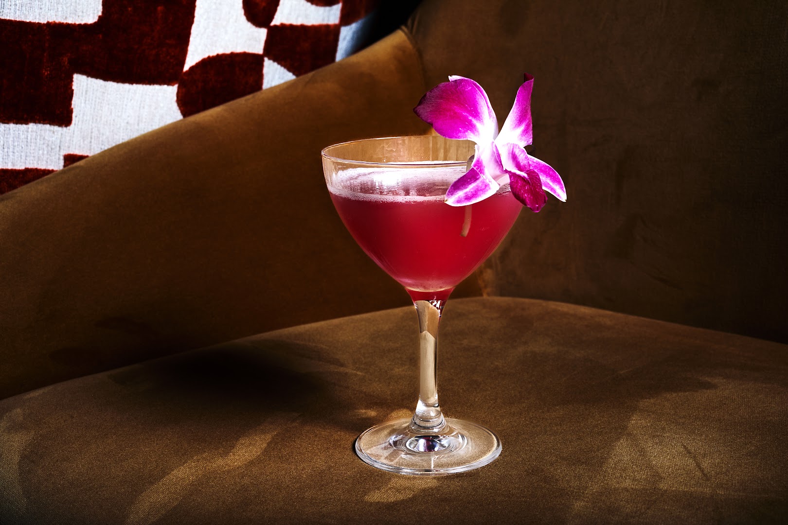 Kira: professional, high-quality cocktail photo