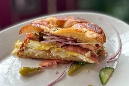 Le Ponce: appetizing photo of food item