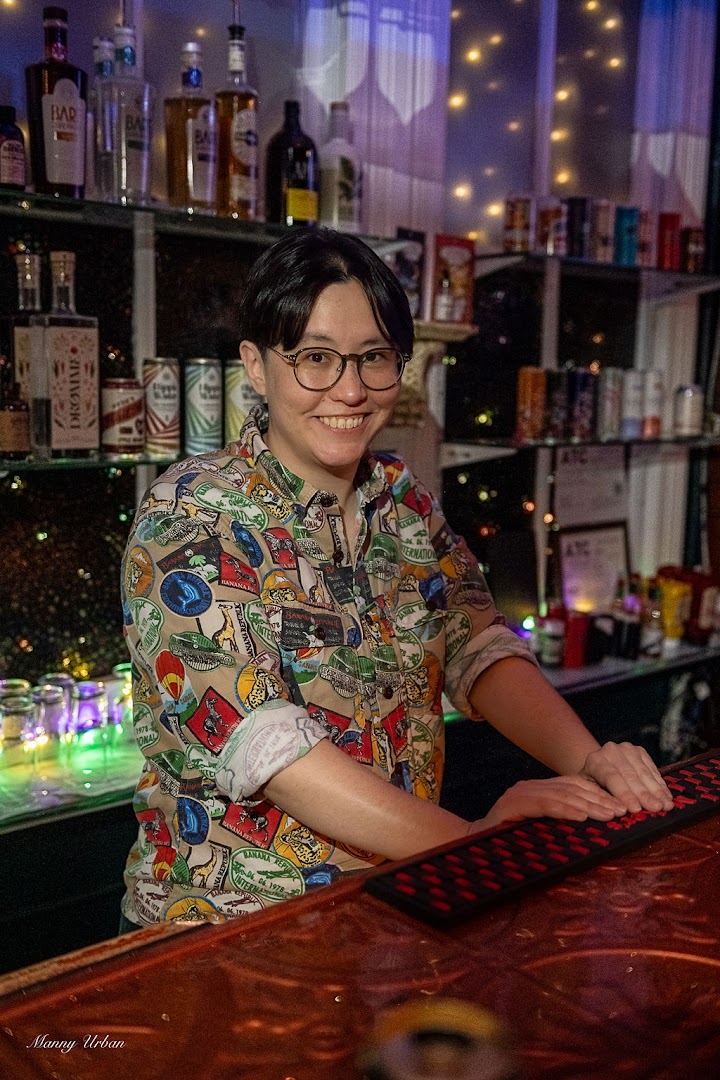 Mélange: professional photo of friendly staff