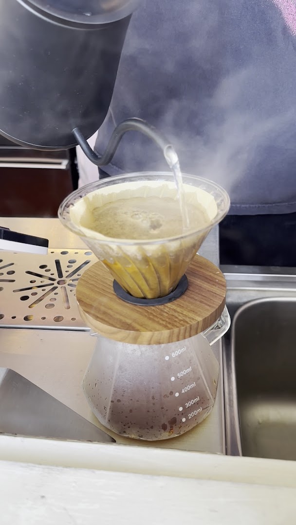 Only Coffee: high quality pour-over coffee preparation