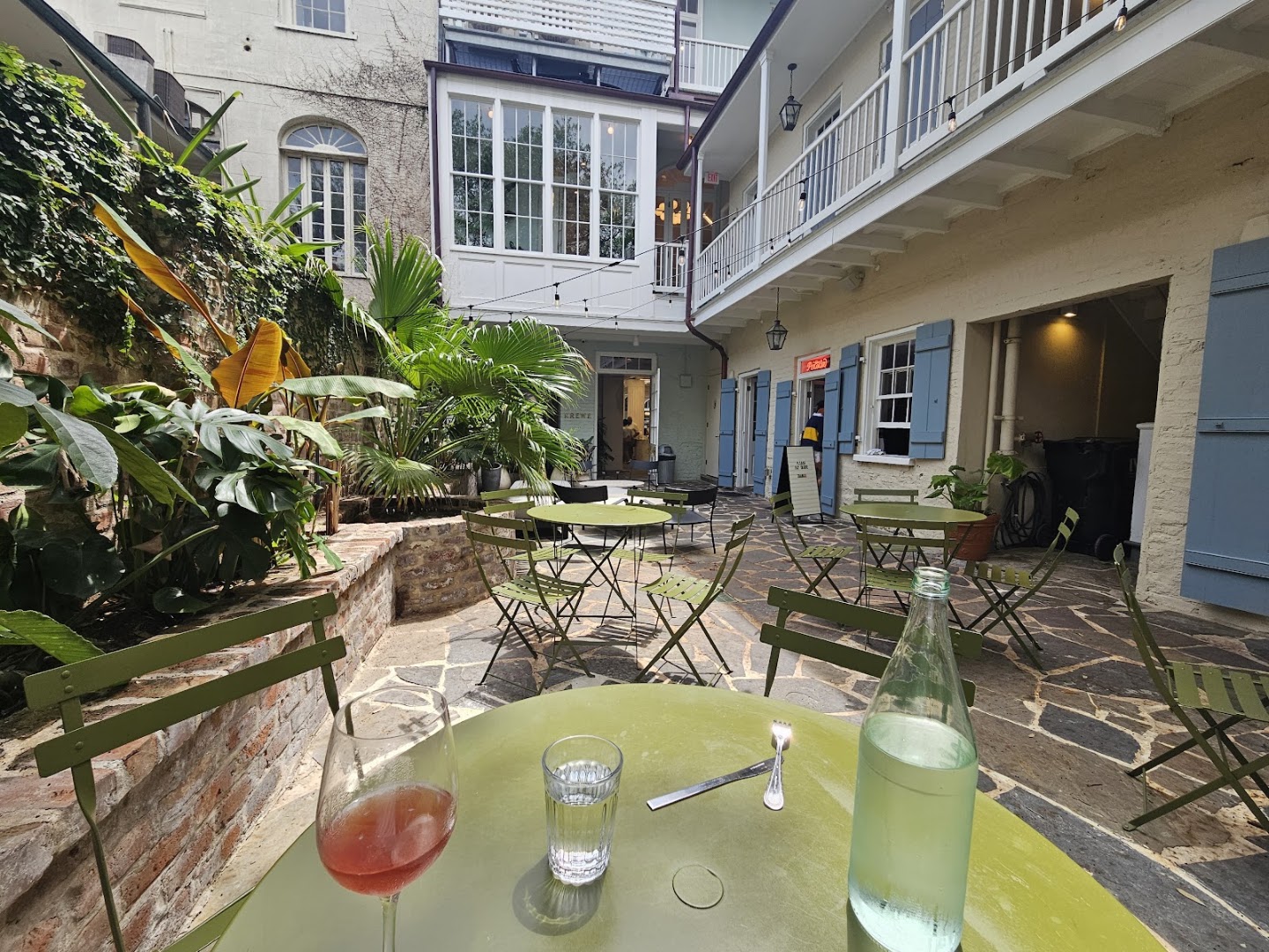 Patula: inviting and clear venue atmosphere