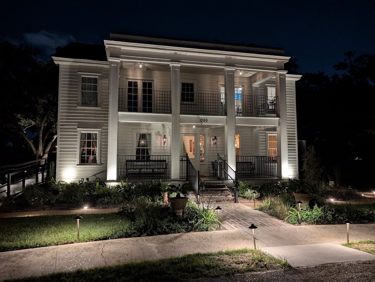 Saint Claire: attractive night shot of venue