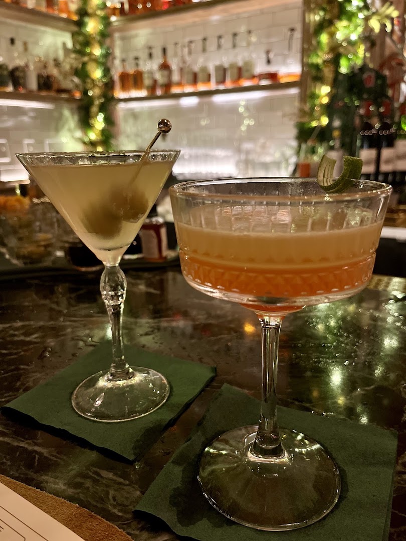 The Husky: appealing photo of restaurant cocktails