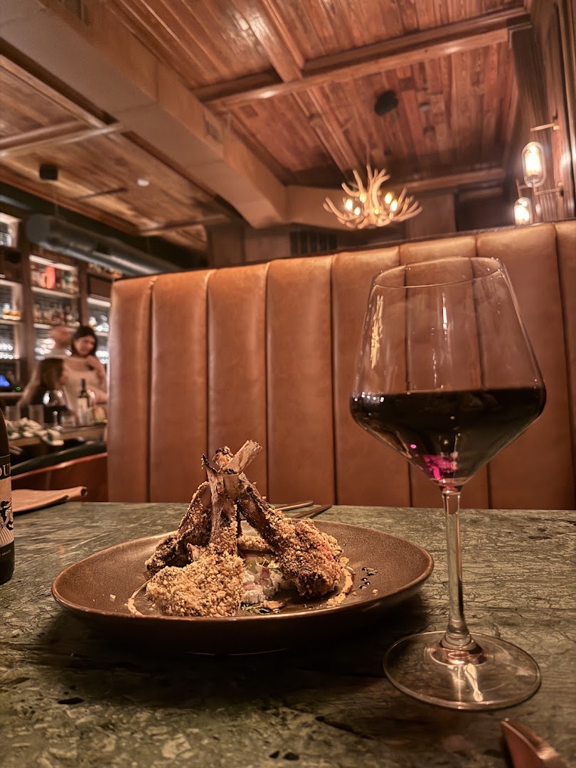 The Husky: appetizing food and atmospheric interior