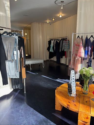 Maimoun: clear, professional shop interior view
