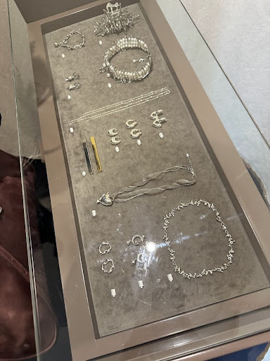 Maimoun: clear display of shop products