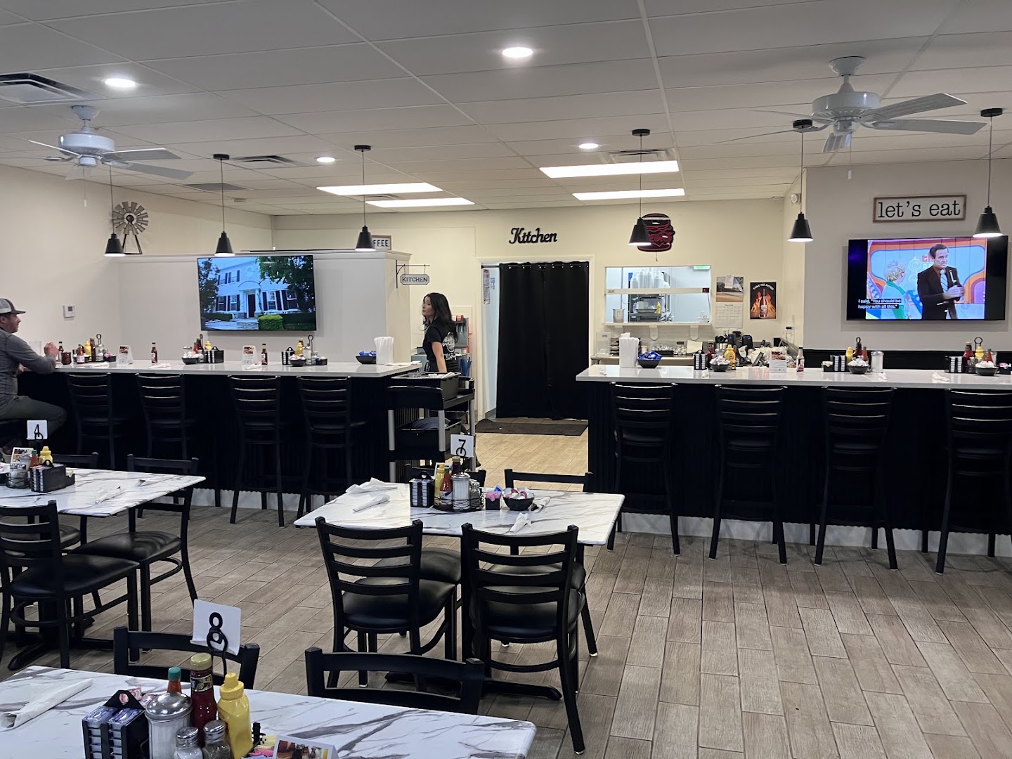 Johnny's Diner - Curry Ford: clear view of diner interior