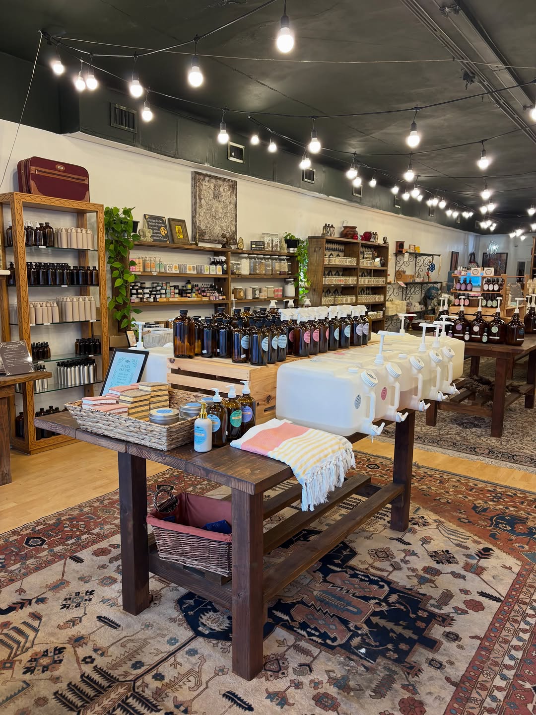 LÜFKA: clear, inviting shop interior photo